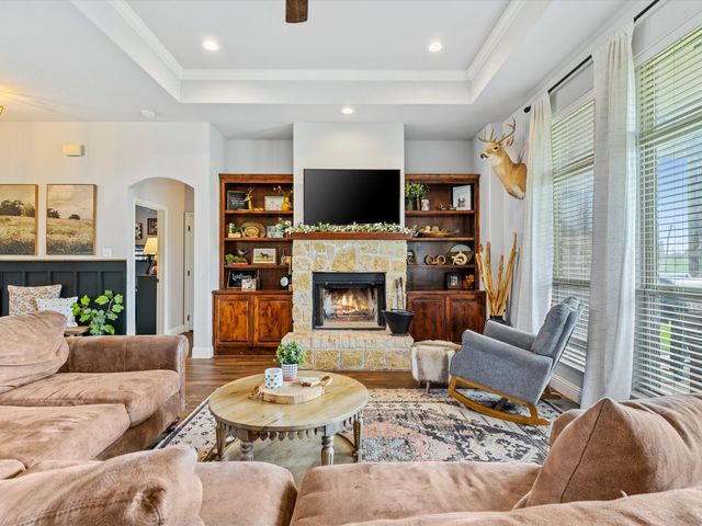 101 Eagles Crest Lane, Weatherford, TX 76087