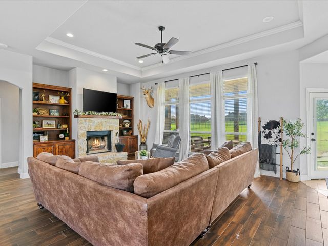 101 Eagles Crest Lane, Weatherford, TX 76087