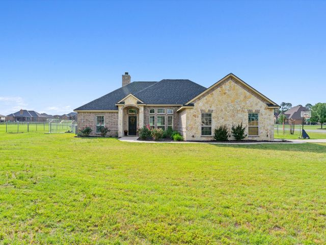 101 Eagles Crest Lane, Weatherford, TX 76087