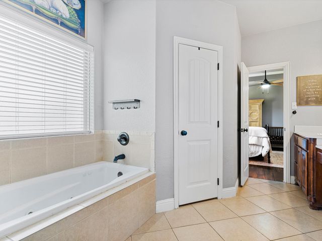 101 Eagles Crest Lane, Weatherford, TX 76087