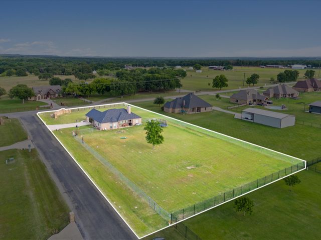 101 Eagles Crest Lane, Weatherford, TX 76087