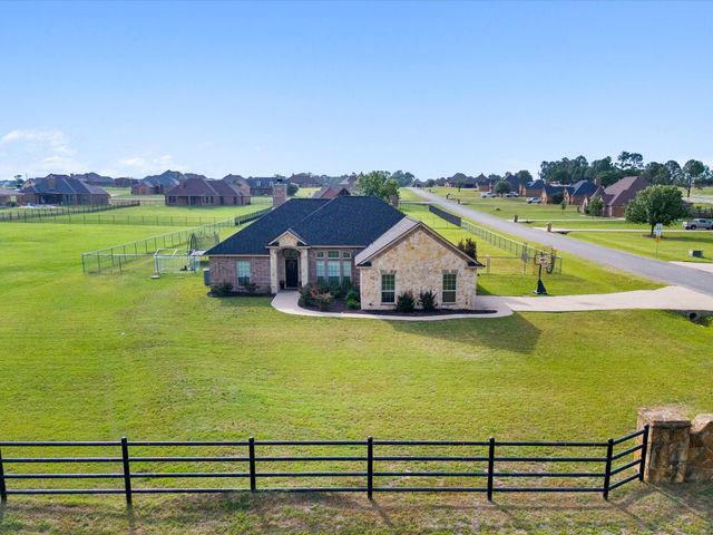 101 Eagles Crest Lane, Weatherford, TX 76087