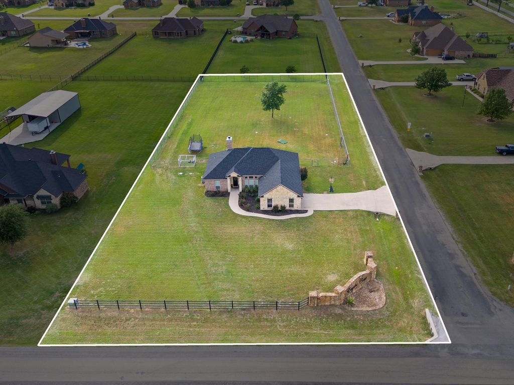 101 Eagles Crest Lane, Weatherford, TX 76087