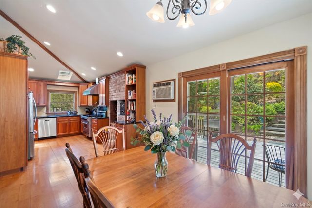 6 Beaumont Drive, Melville, NY 11747