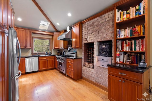 6 Beaumont Drive, Melville, NY 11747