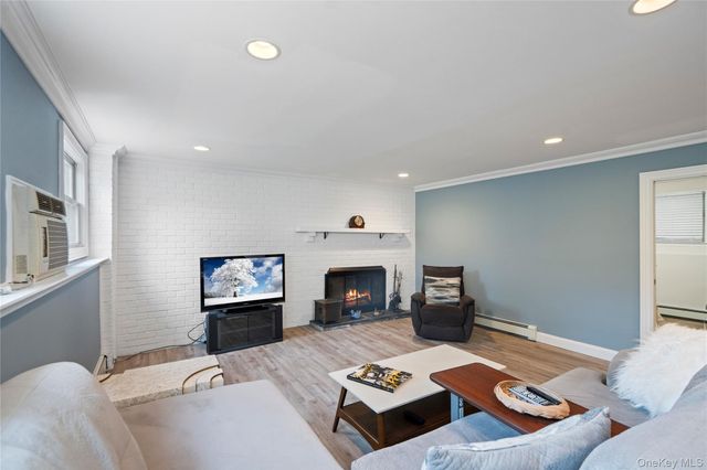 6 Beaumont Drive, Melville, NY 11747