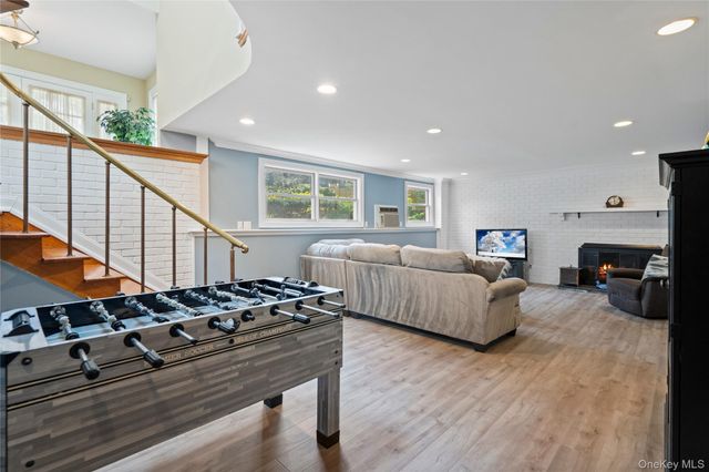 6 Beaumont Drive, Melville, NY 11747