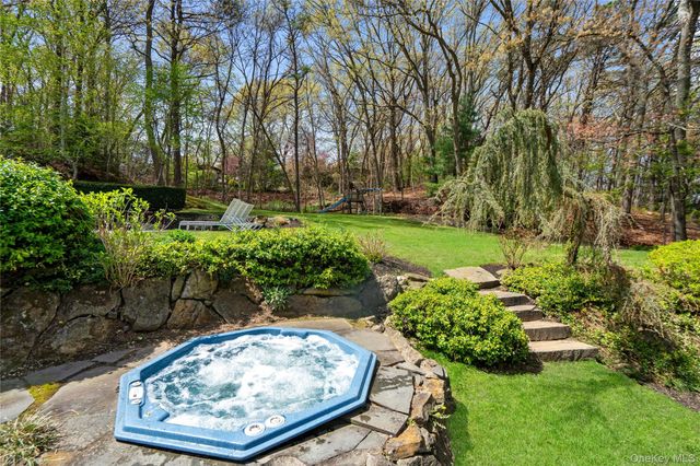 6 Beaumont Drive, Melville, NY 11747