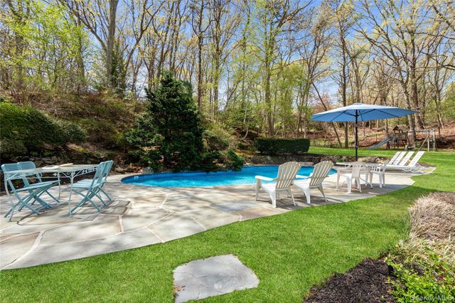 6 Beaumont Drive, Melville, NY 11747