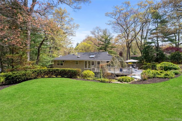 6 Beaumont Drive, Melville, NY 11747