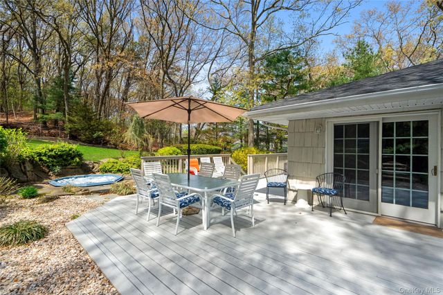 6 Beaumont Drive, Melville, NY 11747