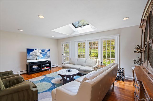 6 Beaumont Drive, Melville, NY 11747