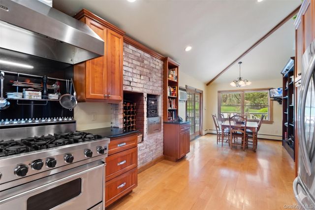 6 Beaumont Drive, Melville, NY 11747