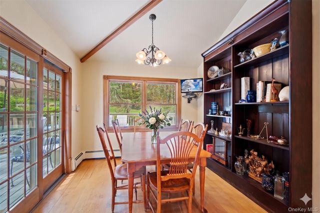 6 Beaumont Drive, Melville, NY 11747