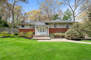 6 Beaumont Drive, Melville, NY 11747