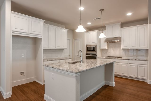 3205 Damsel Sauvage Lane, Lewisville, TX 75056