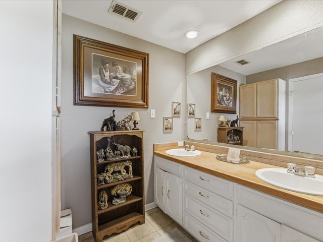 301 Ovilla Road, Waxahachie, TX 75167