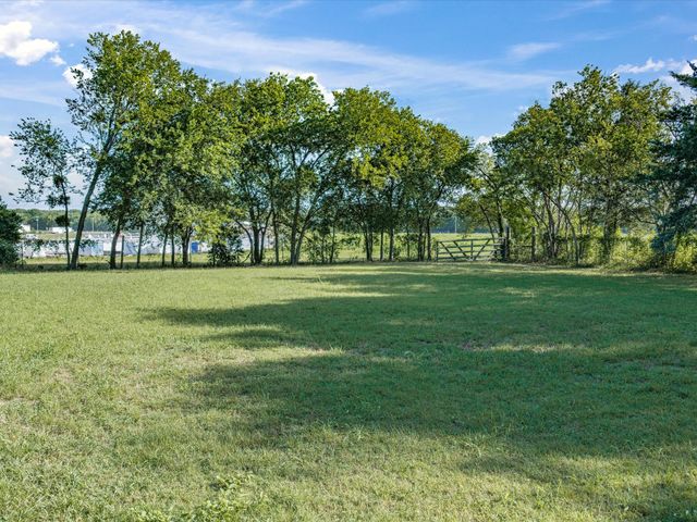 301 Ovilla Road, Waxahachie, TX 75167