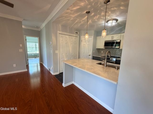 413 Diamond Rock Circle, Troy, NY 12182