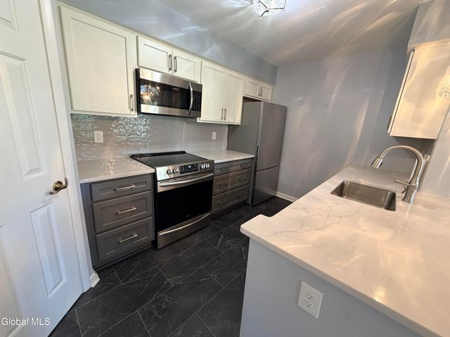 413 Diamond Rock Circle, Troy, NY 12182