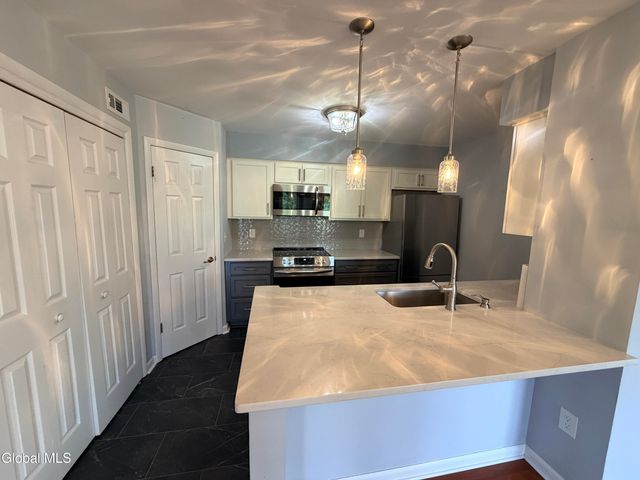 413 Diamond Rock Circle, Troy, NY 12182