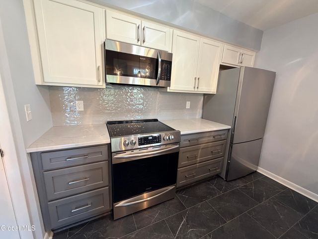413 Diamond Rock Circle, Troy, NY 12182