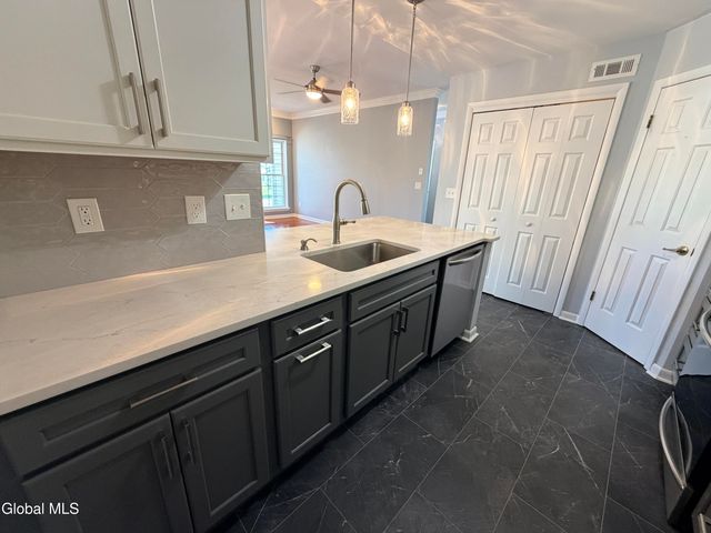 413 Diamond Rock Circle, Troy, NY 12182