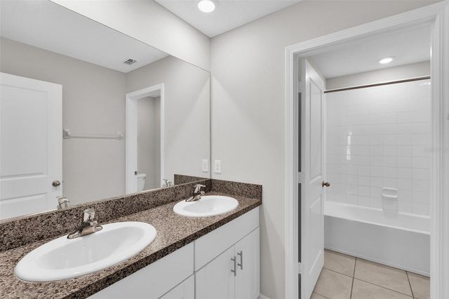 5204 WHITE CHICORY DRIVE, Apollo Beach, FL 33572