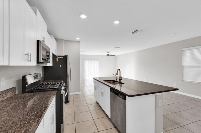 5204 WHITE CHICORY DRIVE, Apollo Beach, FL 33572