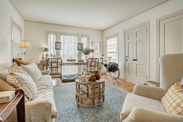 2112 Banks Street, Houston, TX 77098