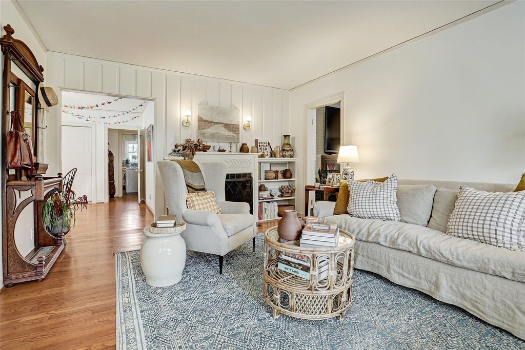 2112 Banks Street, Houston, TX 77098