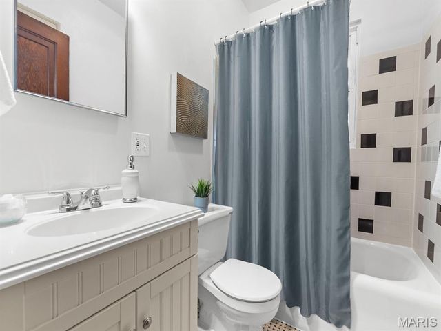 7739 Dale Avenue, St Louis, MO 63117