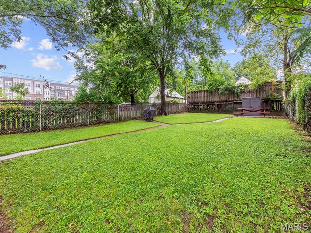 7739 Dale Avenue, St Louis, MO 63117