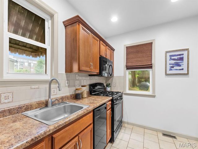 7739 Dale Avenue, St Louis, MO 63117