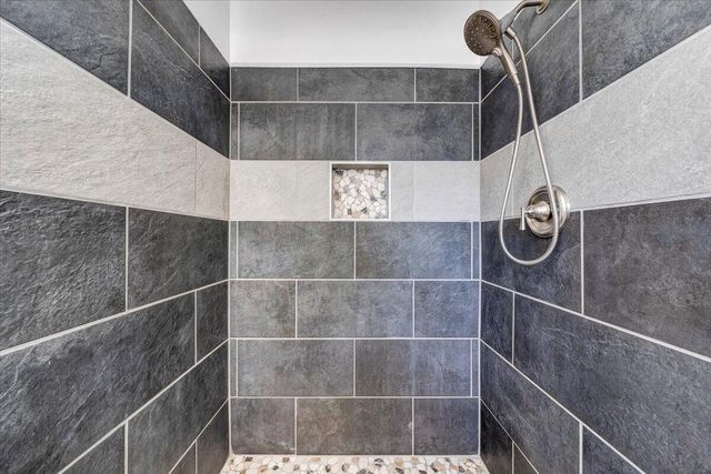 2407 Laura RD, Roanoke, VA 24017