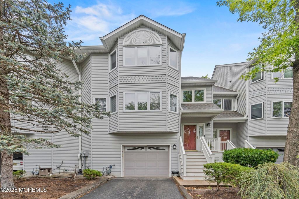 142 Orchid Court, Toms River, NJ 08753