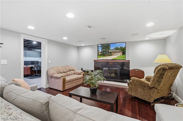 7068 Middlebrook Boulevard, Middleburg Heights, OH 44130