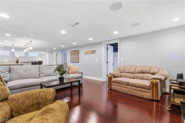 7068 Middlebrook Boulevard, Middleburg Heights, OH 44130