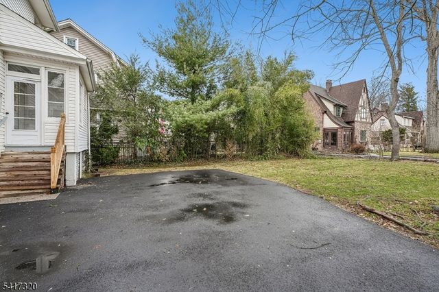 1 Baltusrol Pl, Summit City, NJ 07901