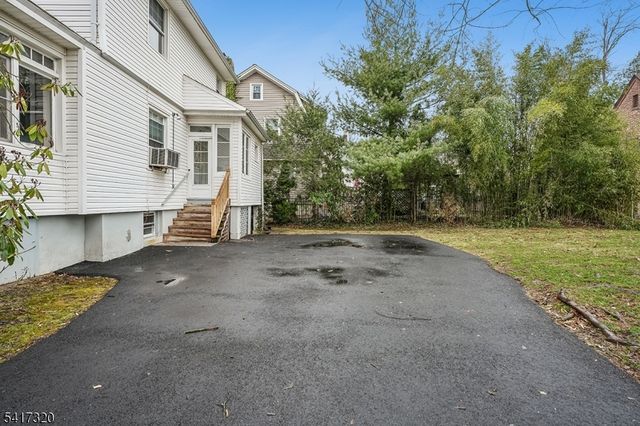 1 Baltusrol Pl, Summit City, NJ 07901