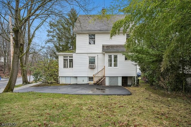 1 Baltusrol Pl, Summit City, NJ 07901