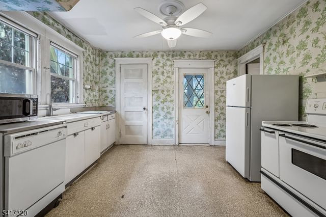 1 Baltusrol Pl, Summit City, NJ 07901