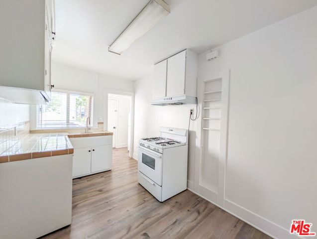 5942 Carlton Way, Los Angeles, CA 90028