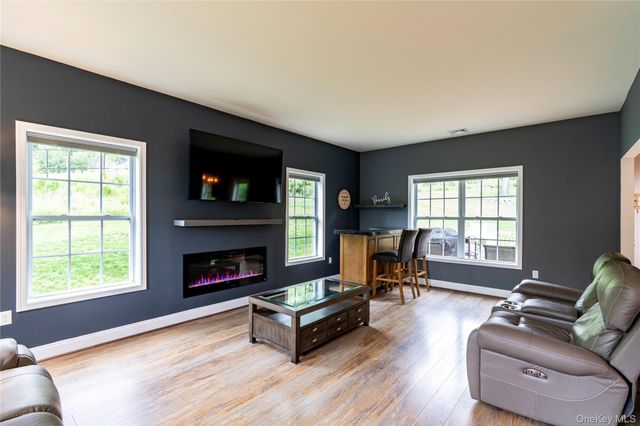 38 Dogwood Road, Hopewell Junction, NY 12533