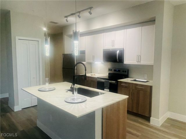 7035 Torino TER 2206, Naples, FL 34119