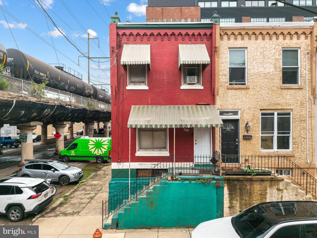 2500 MANTON ST, Philadelphia, PA 19146 — exterior