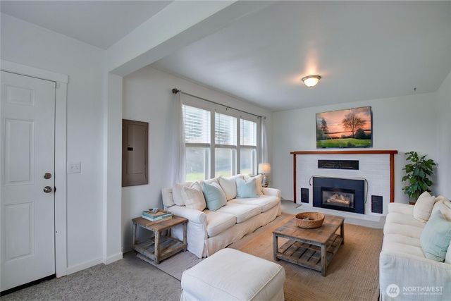 3196 Hawks Prairie Road, Oak Harbor, WA 98277