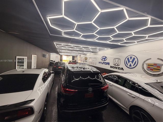 7298 NW 54th St, Miami, FL 33166