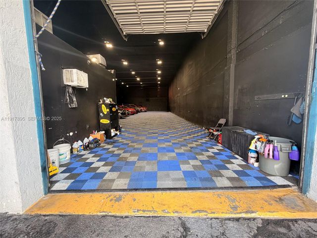 7298 NW 54th St, Miami, FL 33166