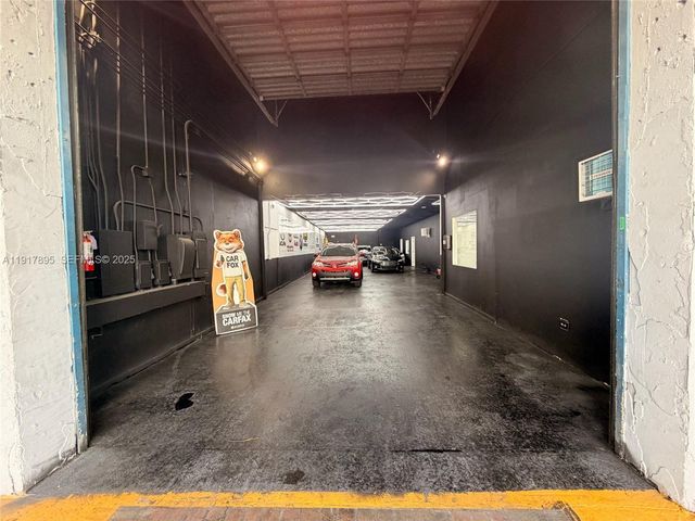 7298 NW 54th St, Miami, FL 33166